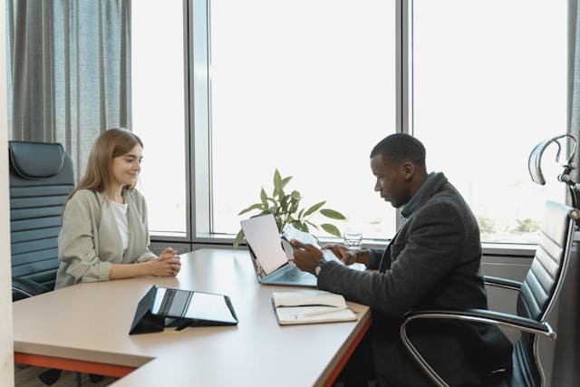 Stratégies efficaces pour fidéliser vos employés clés